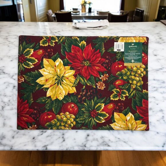Cloth Christmas Placemats Hallmark Set of 4 Poinsettia 18 X 13 Inches - Picture 2 of 6